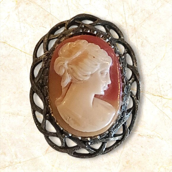 Vintage Pink Carved Shell Lady Cameo Brooch Pin Bronze Tone Frame - Picture 1 of 7